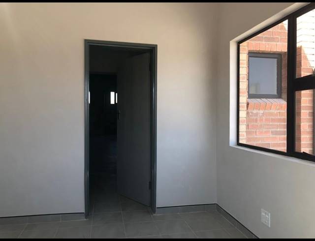 INDUSTRIAL PROPERTY TO RENT IN MAGNA VIA INDUSTRIAL